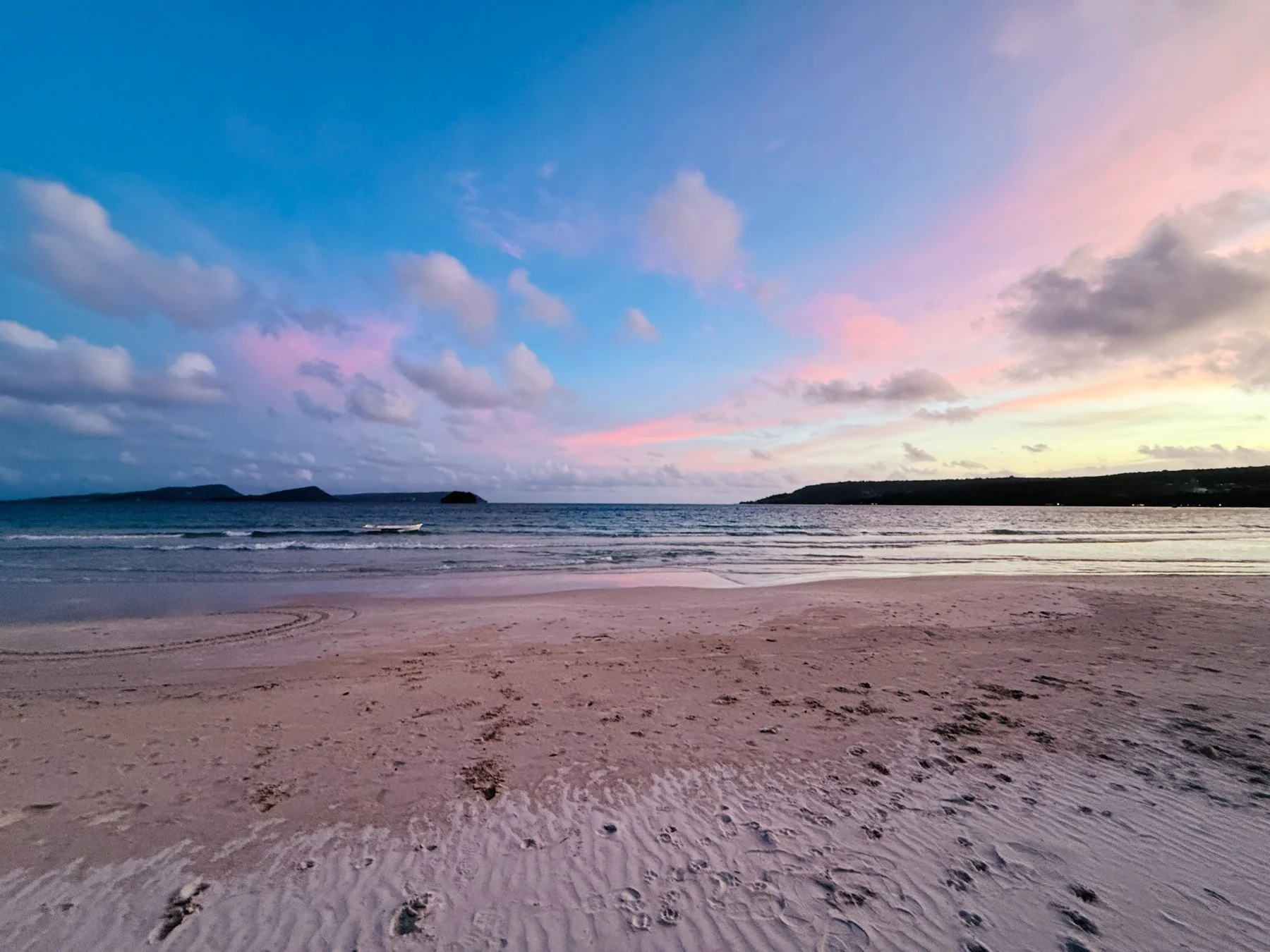 Beach scenery on the walk to Pura Vida Gym: soft sand, calm sea and a colourful Koh Rong sky